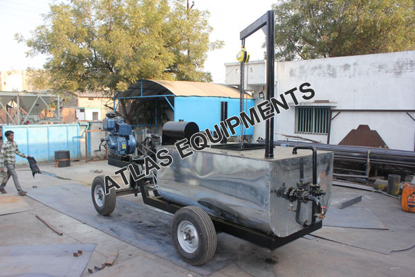 2 TONS SMALL BITUMEN SPRAYER