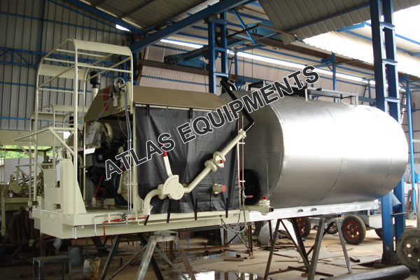 6 TONS BITUMEN SPRAYER FOR SALE LIBYA