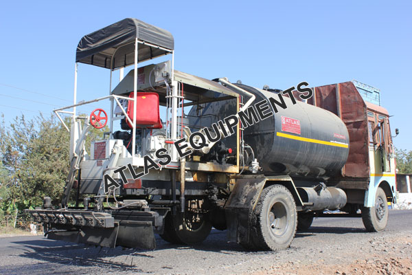 6 TONS BITUMEN PRESSURE DISTRIBUTOR IN BARODA, INDIA